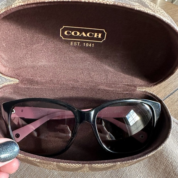 Coach Courtney sunglasses with case. - Picture 2 of 12